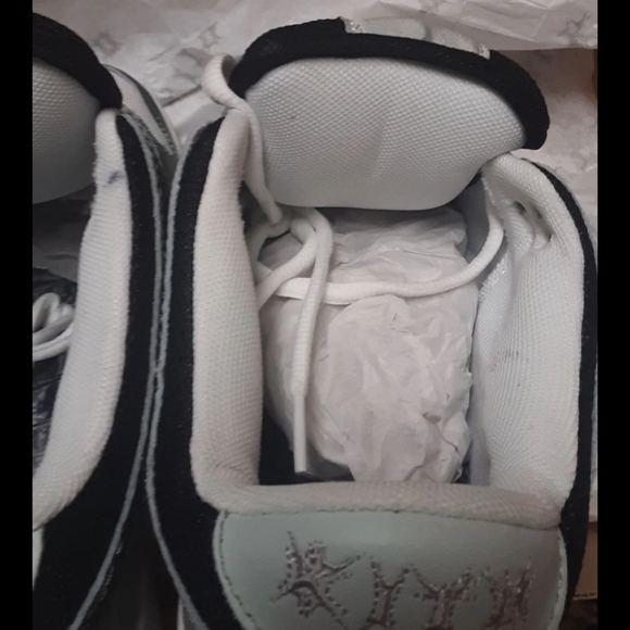 Kitto wares Limited edition shoes - Picture 5 of 8